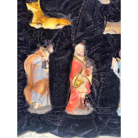 Robert Stanley “The Promise of Christmas” Nativity Set – 11-Piece 2016 in Box - Picture 6 of 12